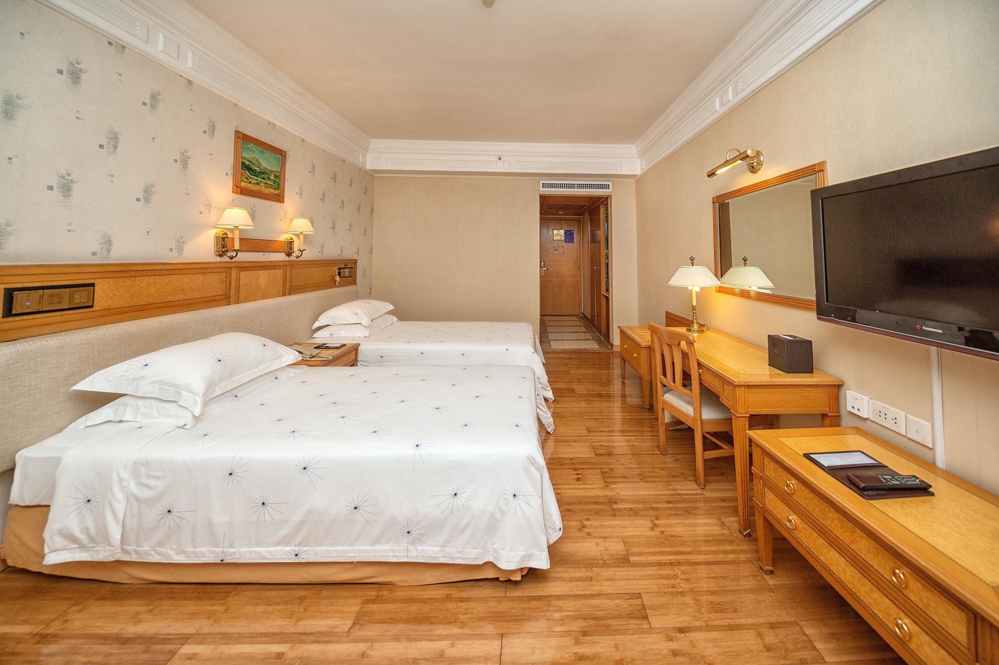 Hotel Silverland Дунгуань Екстер'єр фото