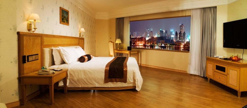 Hotel Silverland Дунгуань Екстер'єр фото