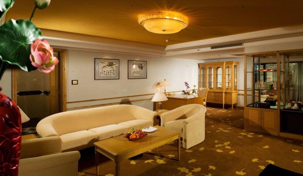 Hotel Silverland Дунгуань Екстер'єр фото