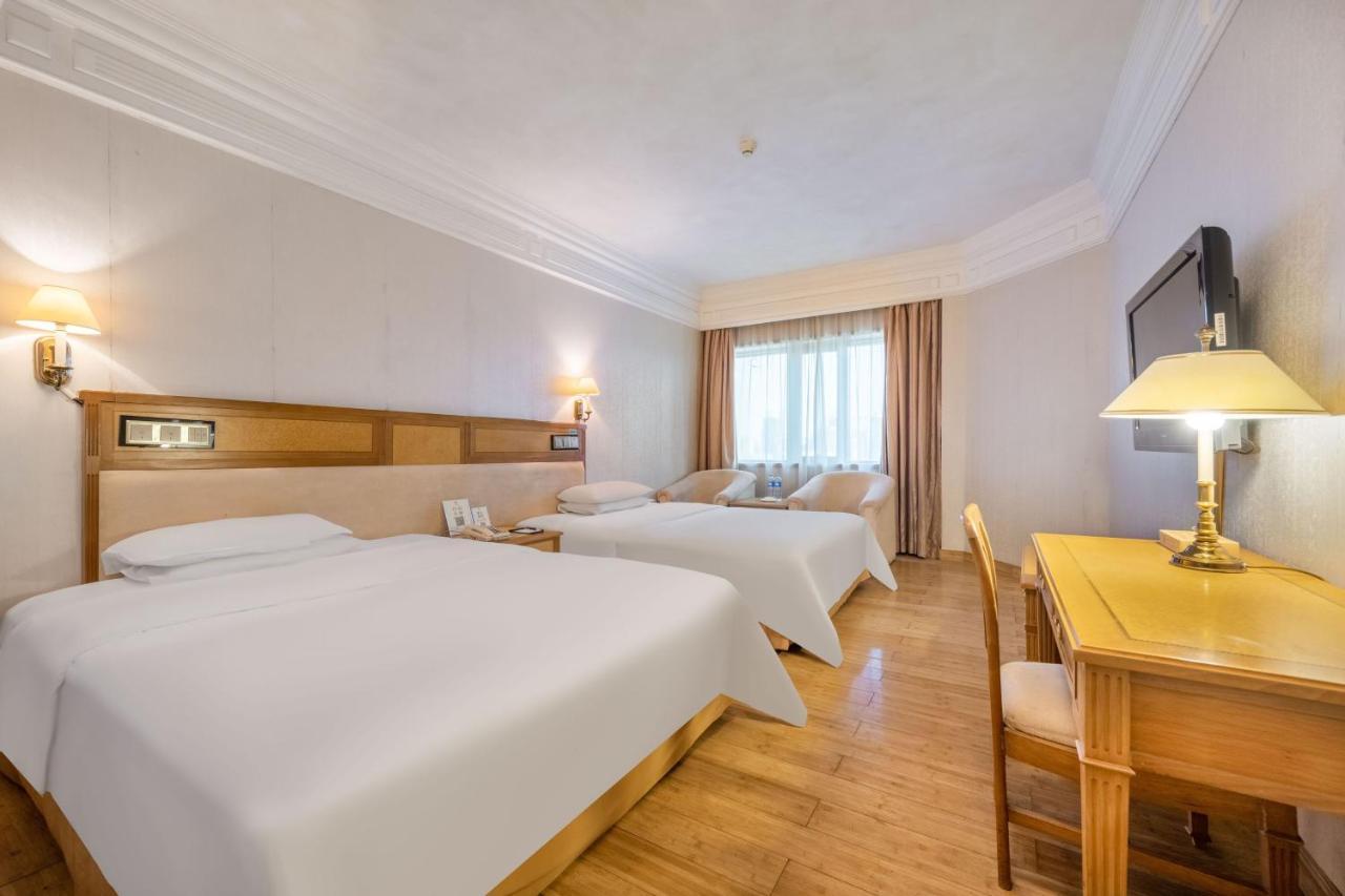 Hotel Silverland Дунгуань Екстер'єр фото