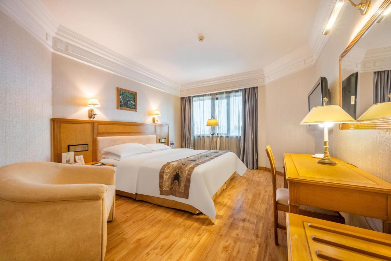 Hotel Silverland Дунгуань Екстер'єр фото