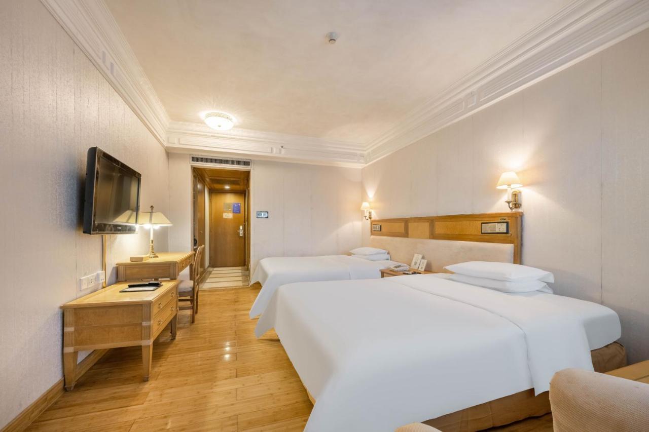 Hotel Silverland Дунгуань Екстер'єр фото