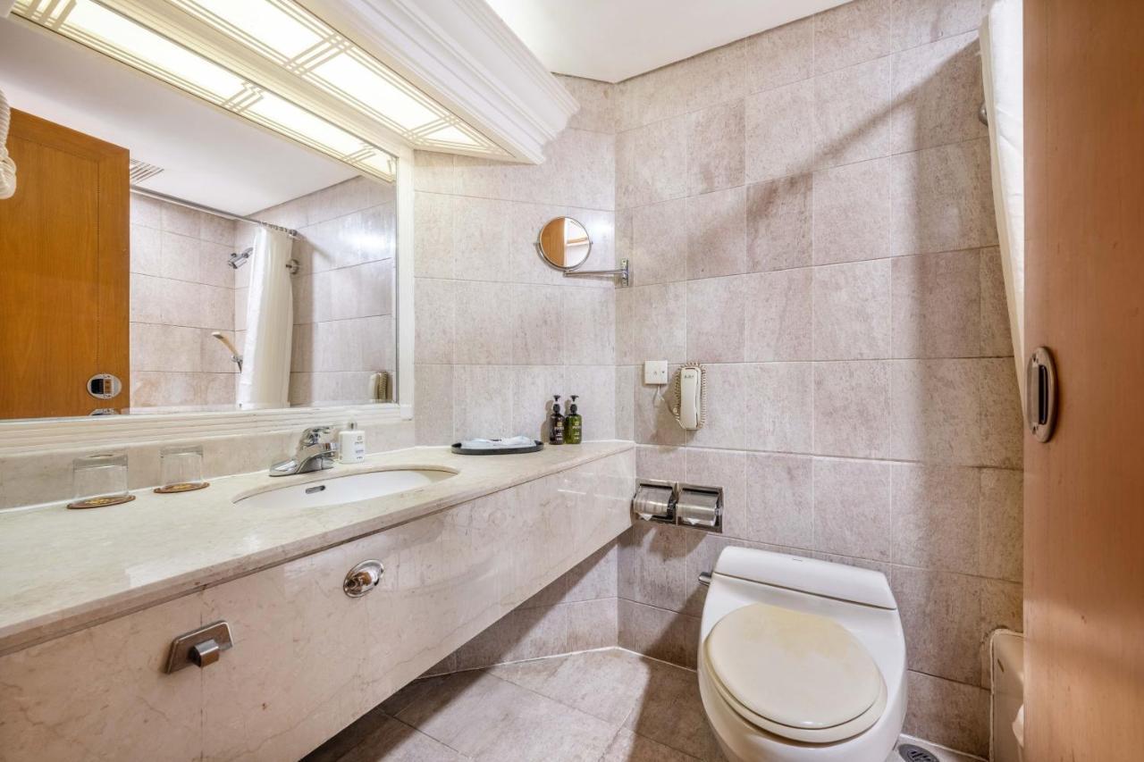 Hotel Silverland Дунгуань Екстер'єр фото