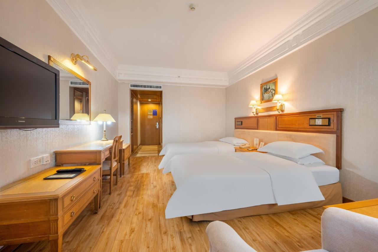 Hotel Silverland Дунгуань Екстер'єр фото