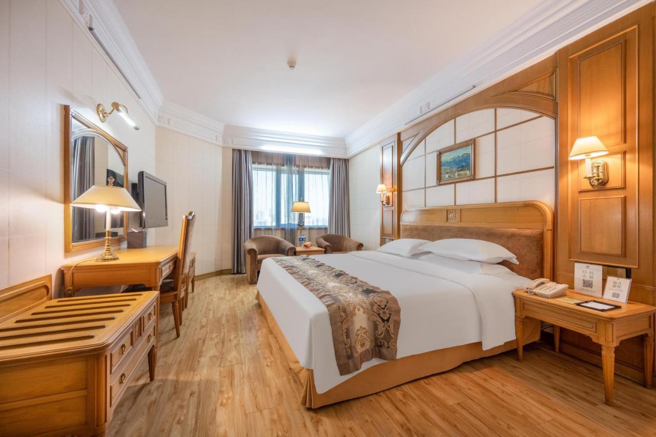 Hotel Silverland Дунгуань Екстер'єр фото