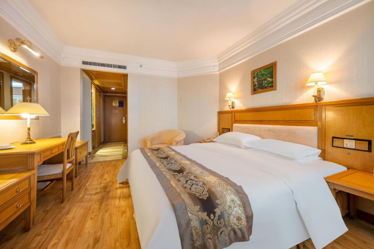 Hotel Silverland Дунгуань Екстер'єр фото