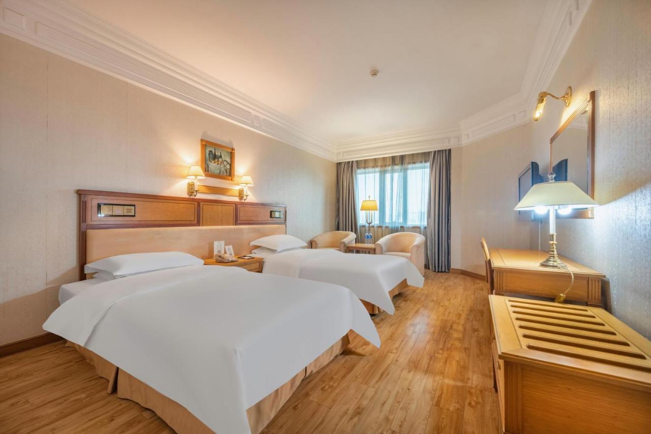 Hotel Silverland Дунгуань Екстер'єр фото