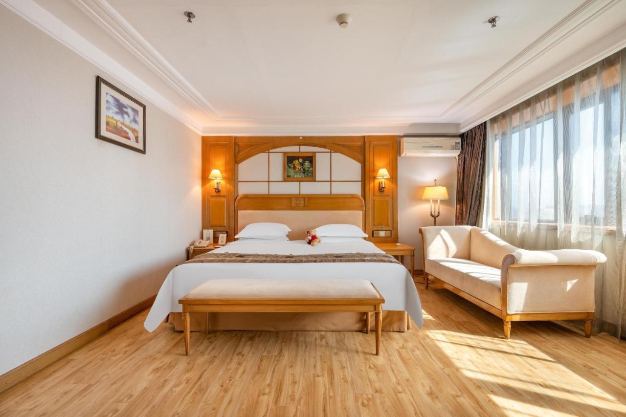 Hotel Silverland Дунгуань Екстер'єр фото