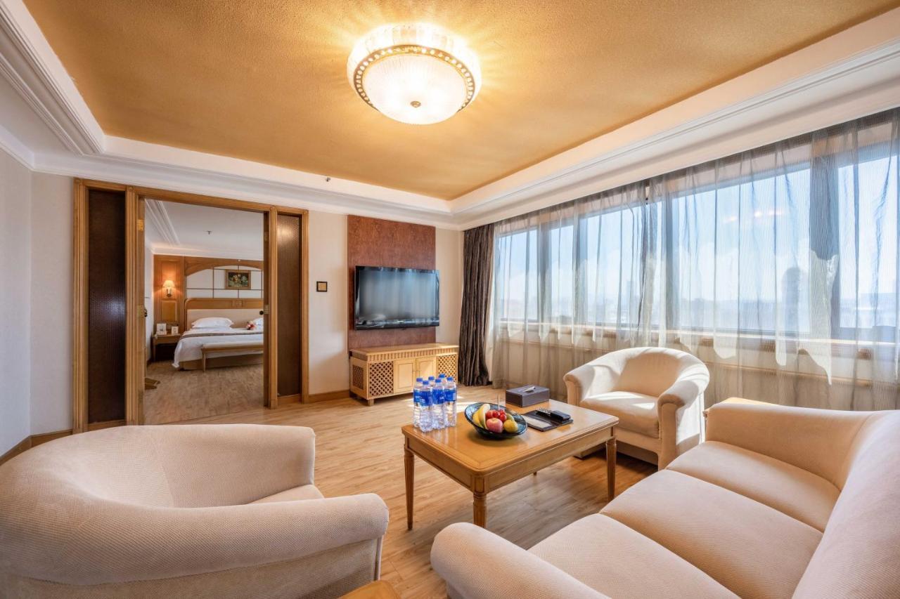 Hotel Silverland Дунгуань Екстер'єр фото