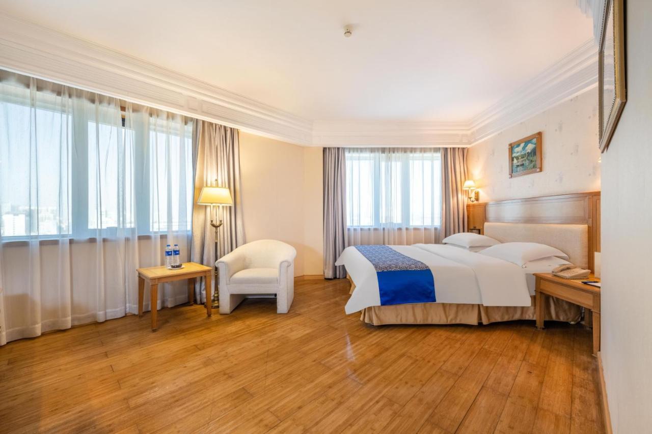 Hotel Silverland Дунгуань Екстер'єр фото