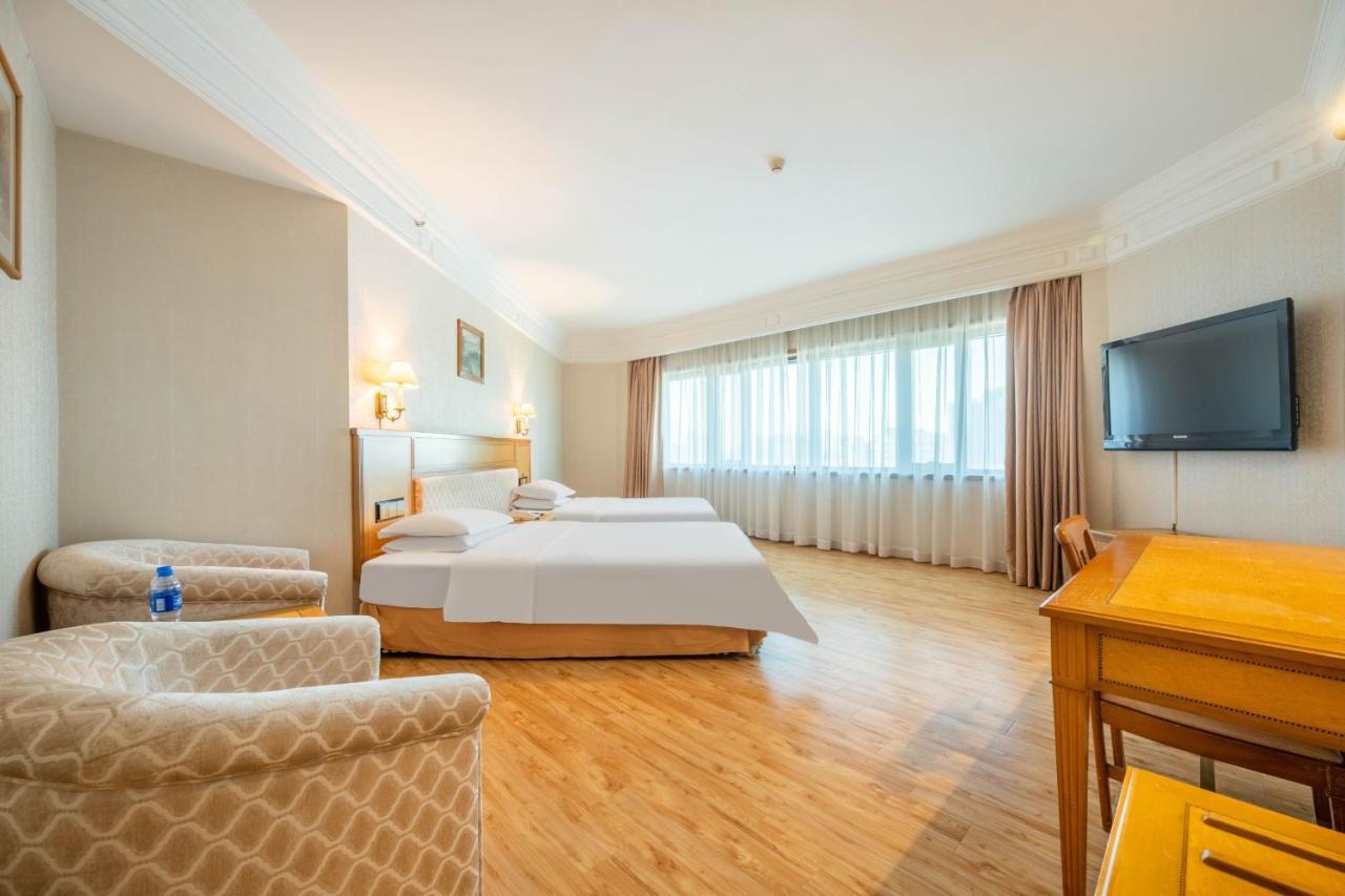 Hotel Silverland Дунгуань Екстер'єр фото