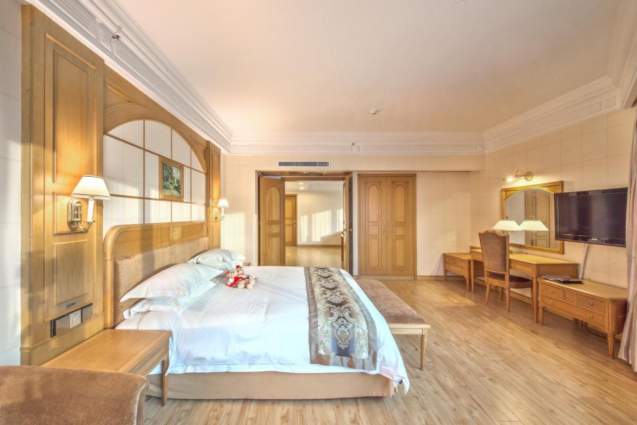Hotel Silverland Дунгуань Екстер'єр фото