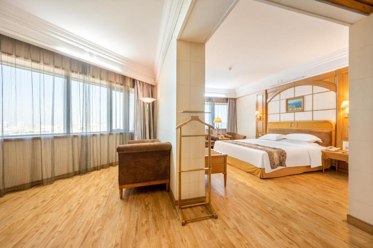 Hotel Silverland Дунгуань Екстер'єр фото