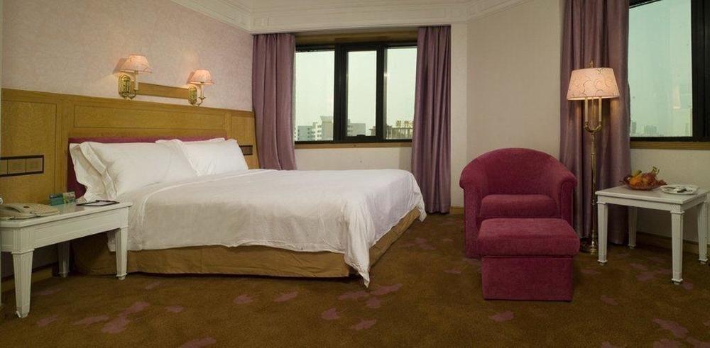 Hotel Silverland Дунгуань Екстер'єр фото