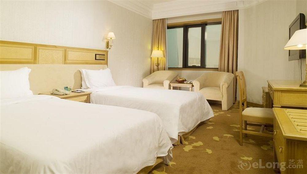 Hotel Silverland Дунгуань Екстер'єр фото