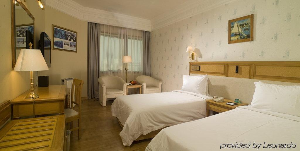 Hotel Silverland Дунгуань Екстер'єр фото